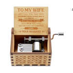 CAJITA  MUSICAL PERSONAJES 7CM